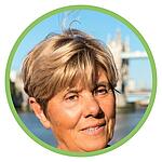 Témoignage d'une grand-mère appréciant l'accueil et la piscine dans notre camping