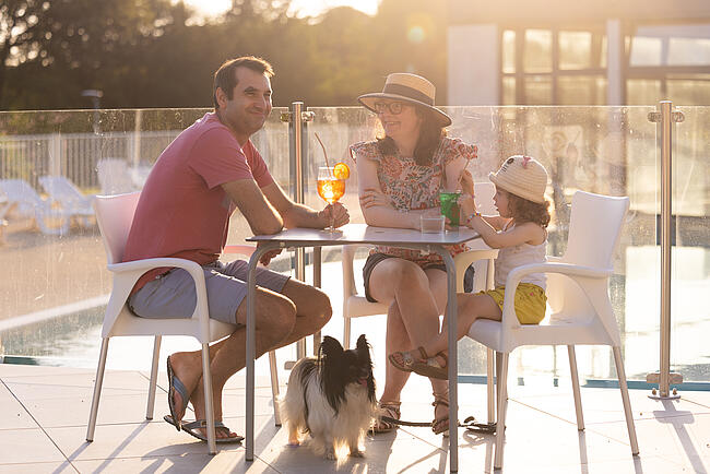 famille profitant de leur séjour en camping réservé via early booking