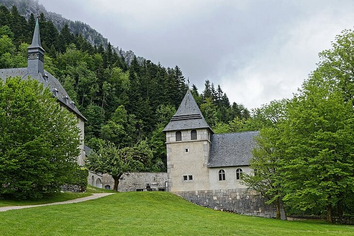 Façade du Musée de la Grande Chartreuse à Saint Pierre de Chartreuse, site culturel incontournable pour découvrir l’histoire de l’ordre des Chartreux.