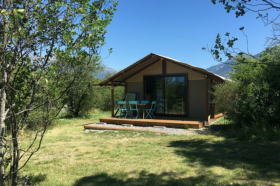 Écolodge du camping Le Petit Liou à Baratier, hébergement insolite dans les Hautes-Alpes