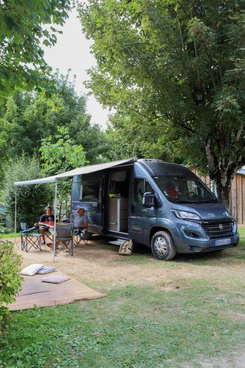 Un séjour nature mémorable grâce à des accessoires de camping bien pensés