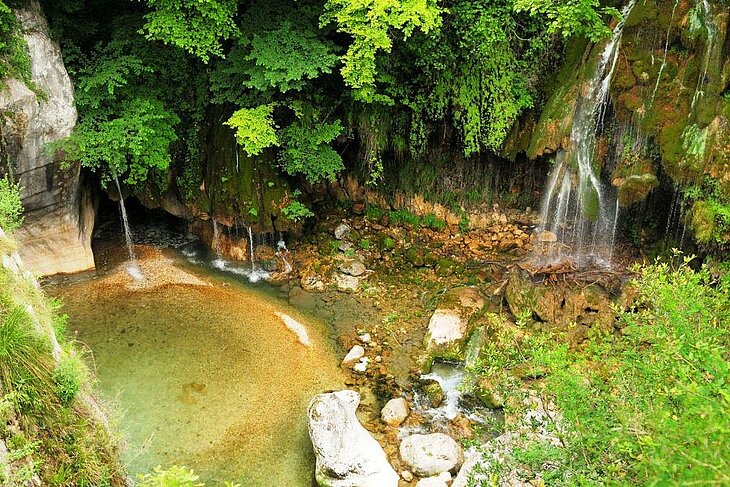 Cascade du Saut du Loup près de La Colle-sur-Loup, un lieu naturel rafraîchissant à découvrir pour une escapade en pleine nature.
