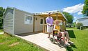 Hébergement PMR (personne à mobilité réduite) avec terrasse accessible, idéal pour des vacances confortables et adaptées.