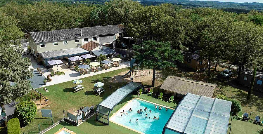 Vue générale du camping Les Hirondelles à Loupiac, dans le Lot