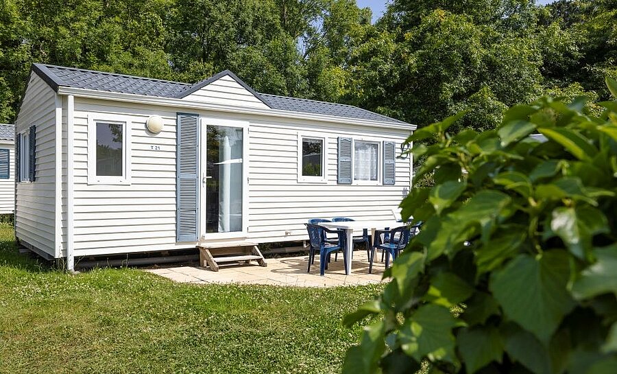 Mobil-home tout confort au camping de Penboch à Arradon, près de Vannes, pour des vacances en famille au cœur de la nature.