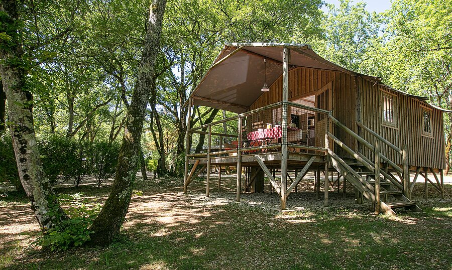 Cabane perchée du camping Les Hirondelles, hébergement insolite en Occitanie