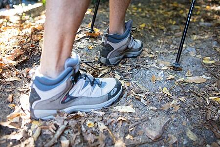 Chaussures de randonnée robustes prêtes pour l'exploration terrestre